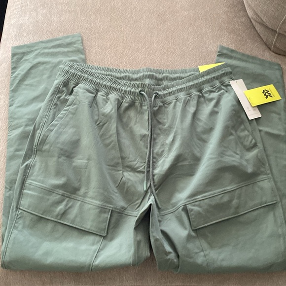 All in Motion Green Cargo Pants - Picture 5 of 10